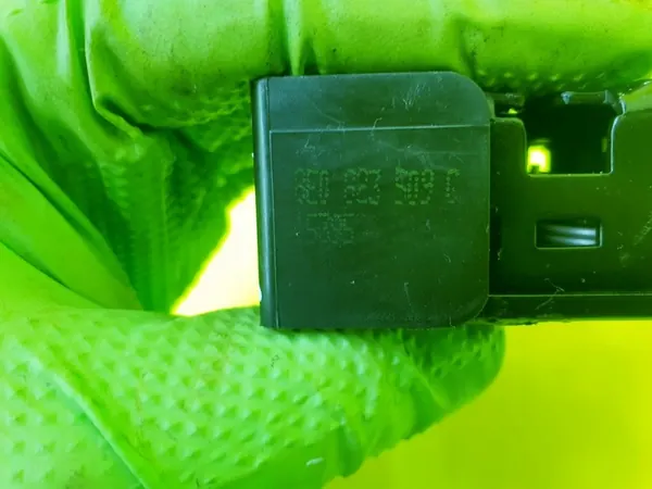 Audi A4 B6 B7 Motorkap Slot 8E0823509C image 7