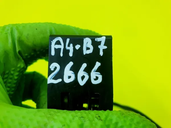 Audi A4 B6 B7 Motorkap Slot 8E0823509C image 8