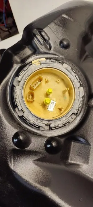 Audi A6 C7 Polttoainepumppu OEM 4G0201021BS 4G0919050 image 4