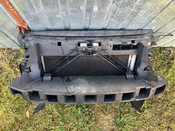 Vorderer Stoßfänger komplett 1.6 TDI 115PS Skoda Rapid image 4