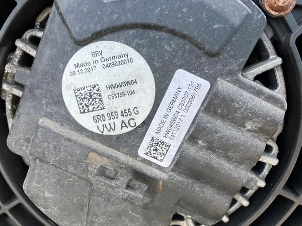 Vorderer Stoßfänger komplett 1.6 TDI 115PS Skoda Rapid image 6