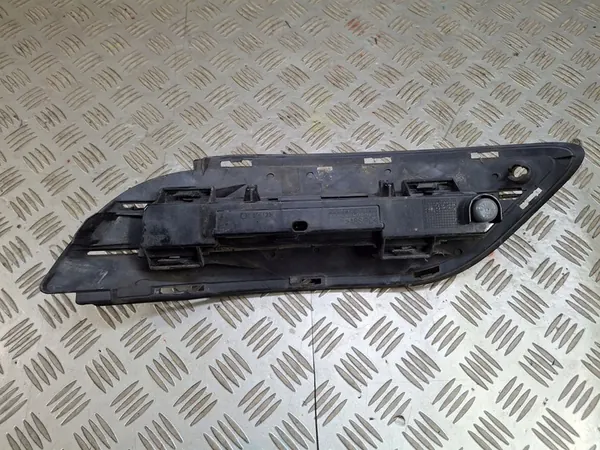 MERCEDES B KLASA W246 Halógeno IZQUIERDO LED DRL image 2