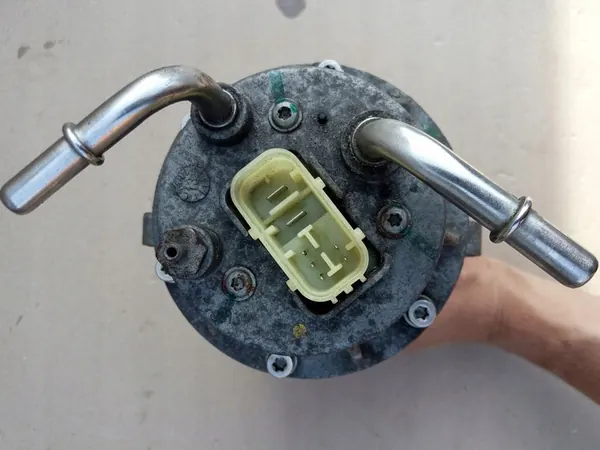 FIAT 500L 1.3 JET Polttoainesuodattimen Kotelo OEM 51901049 image 4