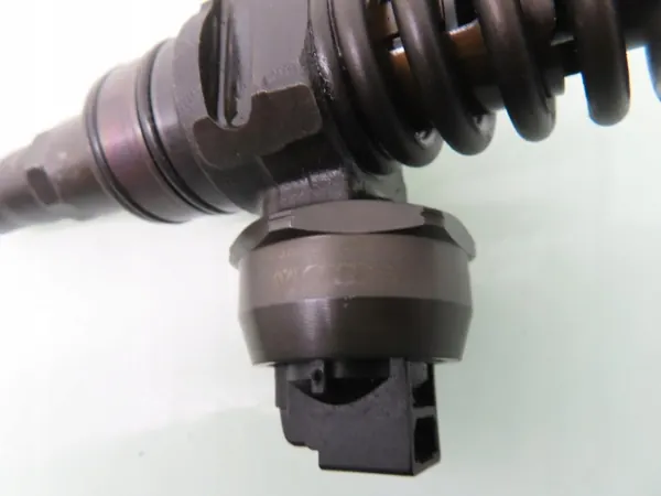 Injecteur Unitaire Volkswagen OE 038130073BQ Occasion image 6