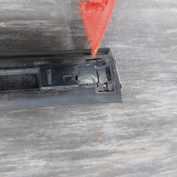 Joint de vitre chromé droit OEM 6YK04TRMAA image 3