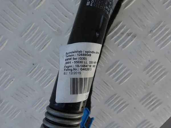 BMW 5 G30 F90 Baklucka Ställdämpare Höger image 5