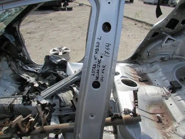 Poteau central avant gauche OEM Opel Astra HB 04-14 R. image 7