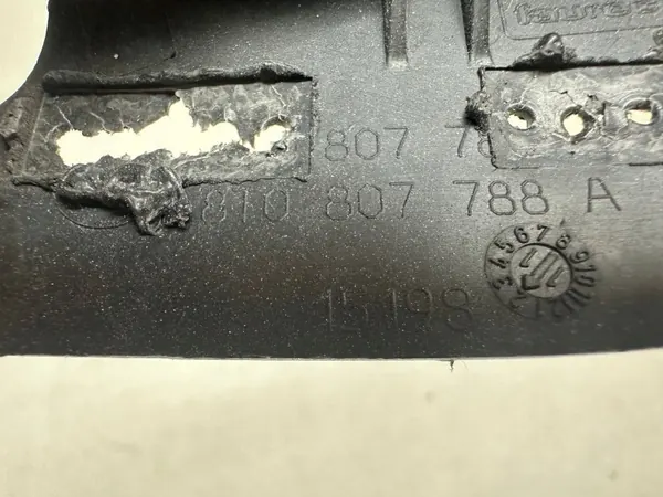 Scheibenwascherdüsenstopfen OEM 8T0807788A Audi A5 Stoßstange image 3