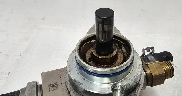 Kraftstoffpumpe Audi / Skoda / Seat / Volkswagen - 03C127026P image 4