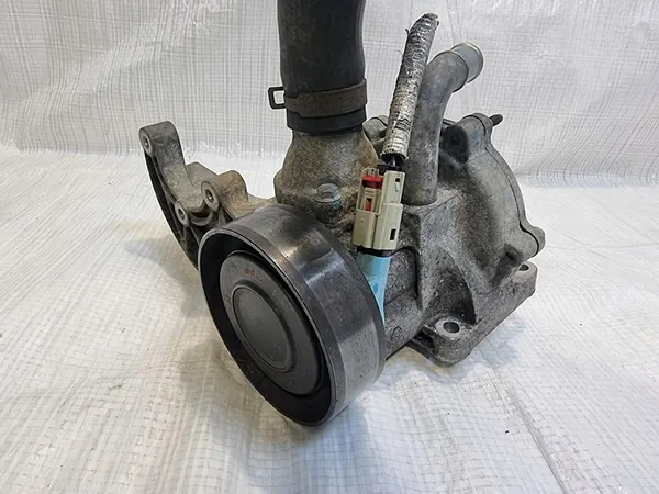 OPEL ANTARA CHEVROLET CAPTIVA Vattenpump 25186663 image 2