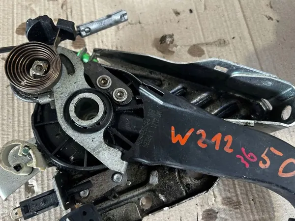 Levier de frein à main Mercedes-Benz OEM A2044200484 image 3