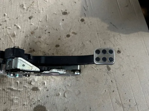 Levier de frein à main Mercedes-Benz OEM A2044200484 image 5