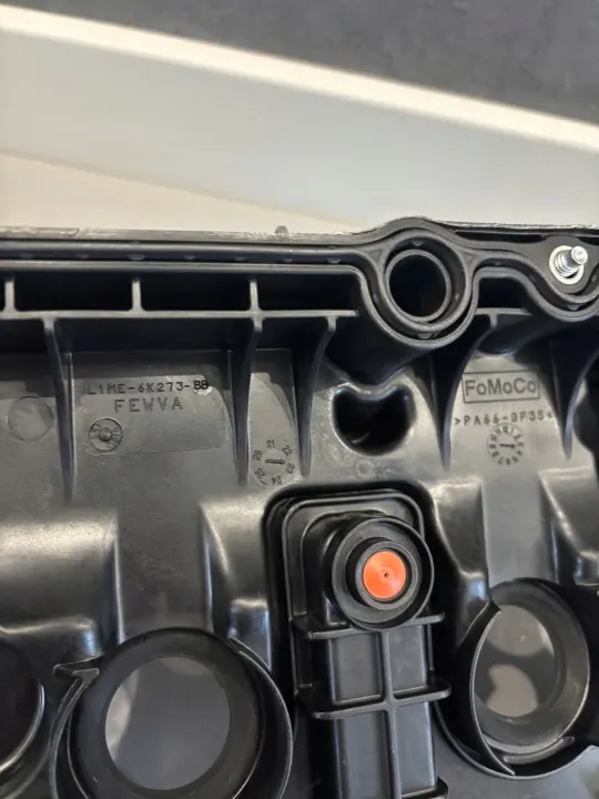 Tapa de válvulas Ford L1ME 6K273 BB - Usado image 3