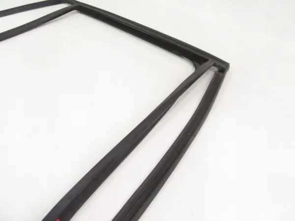 Raamrubber rechts achter OEM 7289668 BMW X5 F15 F85 image 3