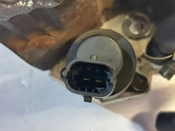 Hogedruk brandstofpomp Volvo S60 I 2.4L 120kw OEM 8251785 image 6