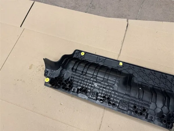 OEM R2X6-V13244-AF Couvre-marche Arrière Droit Ford Courier image 5