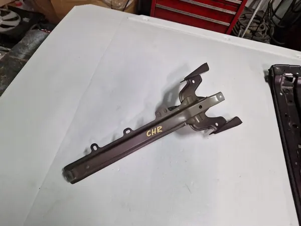 Toyota OE Frontmittelstütze 53208-F4900 image 3