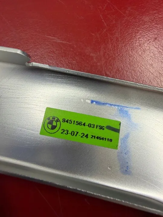 Joint de vitre latérale BMW X1 U11 OEM 9451564 image 3