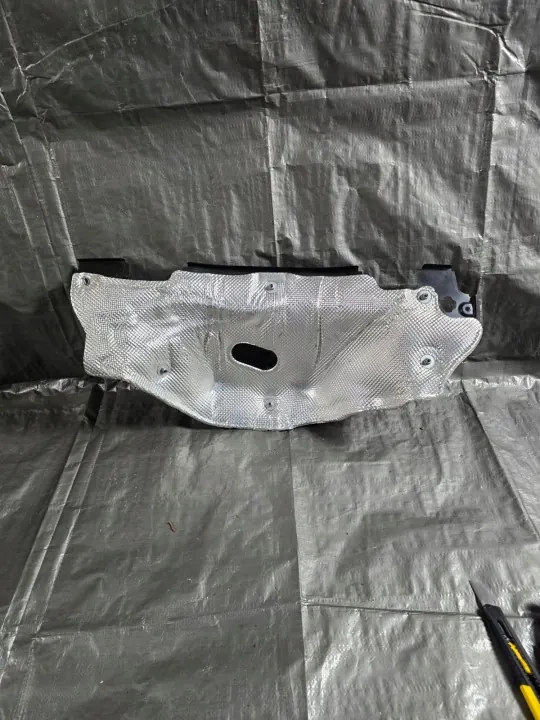Cubierta de Mampara Audi OE OEM 8W0819523F - Usado image 2