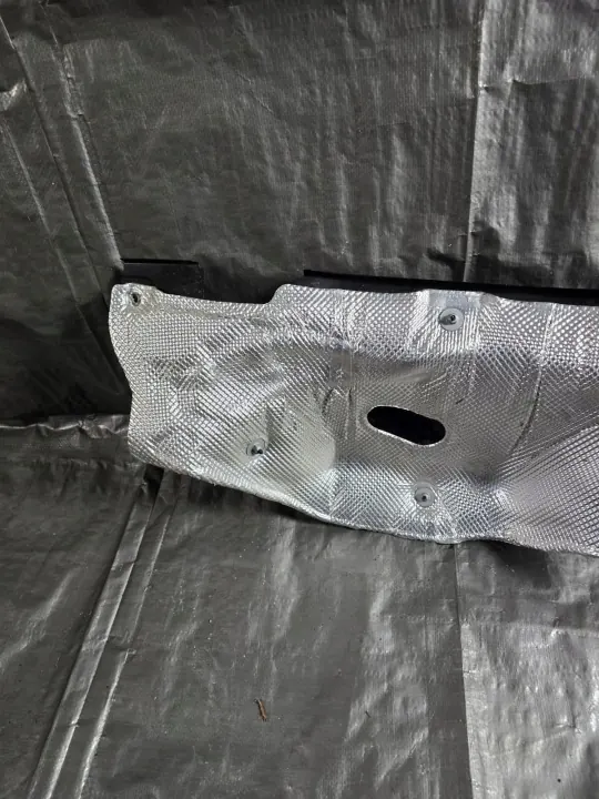 Cubierta de Mampara Audi OE OEM 8W0819523F - Usado image 3