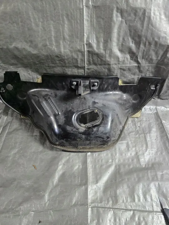 Cubierta de Mampara Audi OE OEM 8W0819523F - Usado image 4