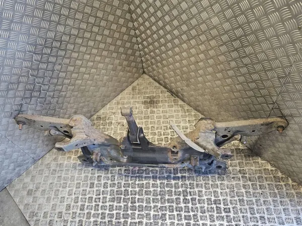 Subchasis Hyundai I10 07- OEM 62400-0X000 Usado image 4