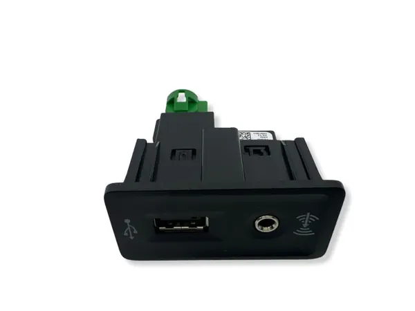 Volkswagen USB/AUX-pistorasia OEM 5G0035222E image 6