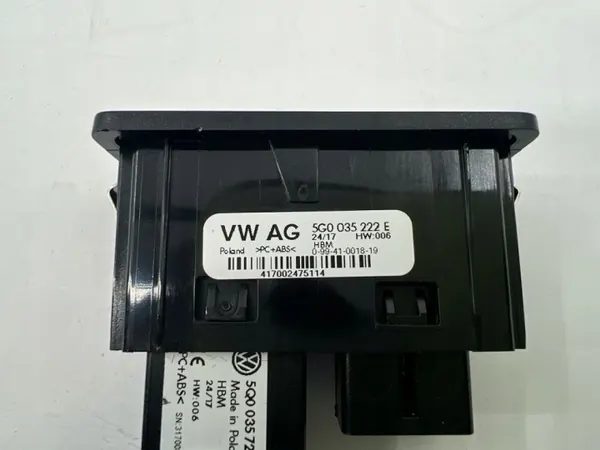 Volkswagen USB/AUX-pistorasia OEM 5G0035222E image 8