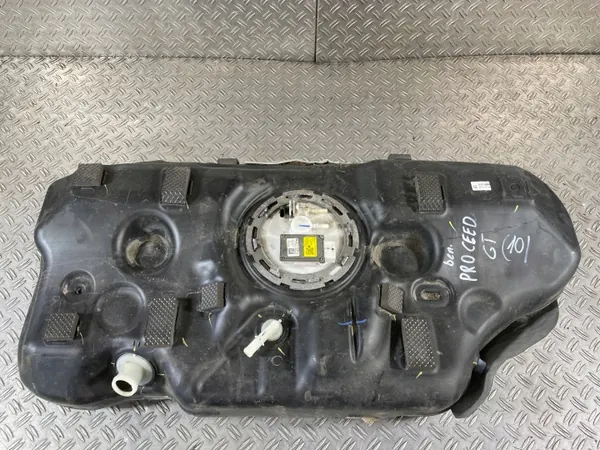 Kia Proceed GT-Line Polttoainesäiliö OEM 31150-G4000 image 2