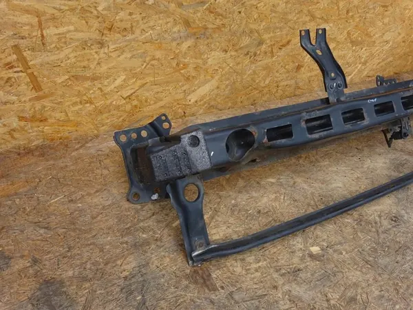 VW GOLF VI 08-12 Etupuskuri Tuki 5K0807109M image 2