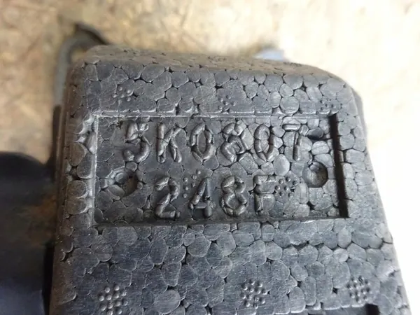 VW GOLF VI 08-12 Etupuskuri Tuki 5K0807109M image 6