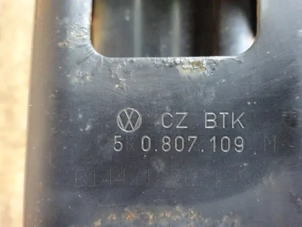 VW GOLF VI 08-12 Etupuskuri Tuki 5K0807109M image 9