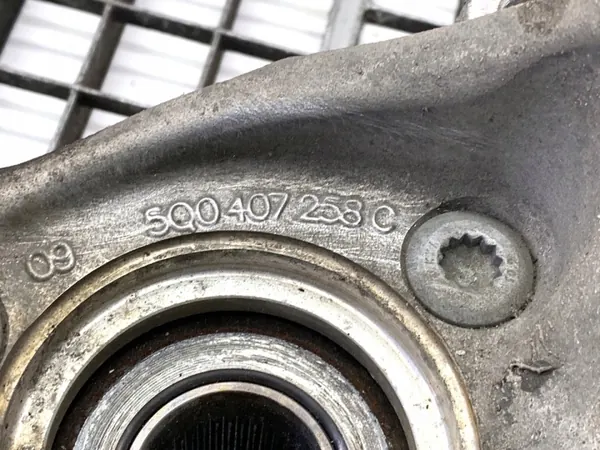 OEM 5Q0407258C Oikea etunivel Skoda Superb III:lle image 5