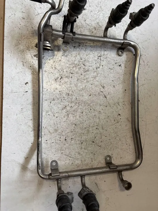 Audi A4 S4 B5 8D 1997 Kraftstoffschiene 078133551L image 2