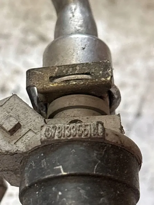 Audi A4 S4 B5 8D 1997 Kraftstoffschiene 078133551L image 3