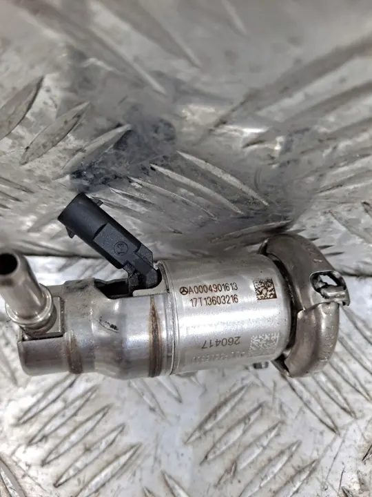 Inyector AdBlue Mercedes OEM A0004901613 - Usado image 2