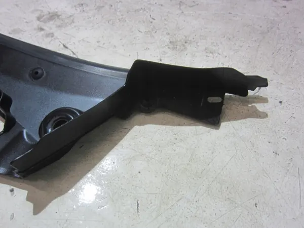 BMW 7 F01 F02 Luftintäckslock OEM 51717184563 image 3