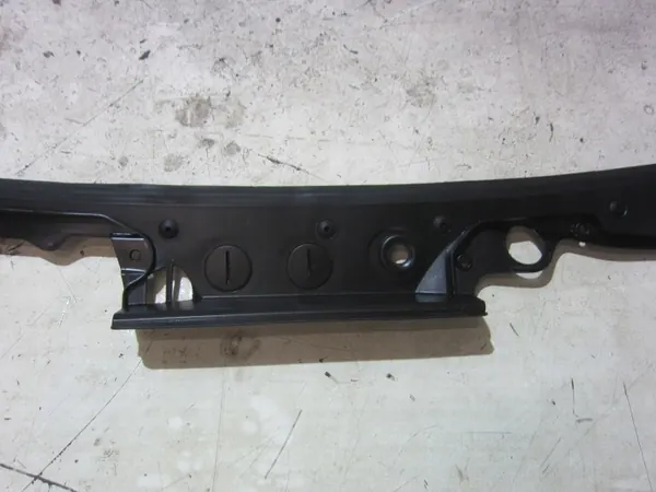 BMW 7 F01 F02 Luftintäckslock OEM 51717184563 image 4
