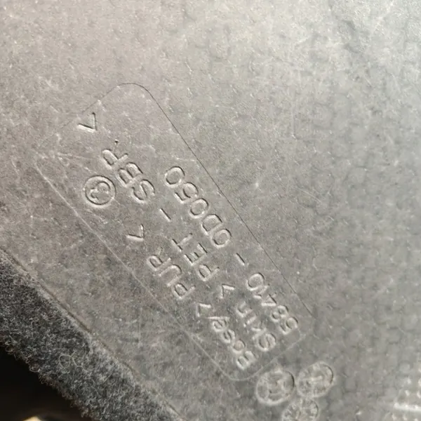 Plancher de coffre Toyota Yaris OEM 82601002 - Occasion image 5