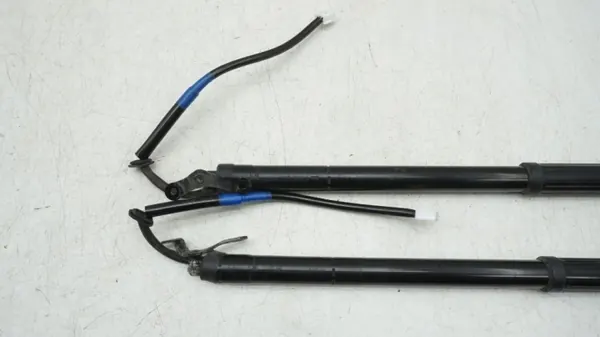 OEM 68920-48030 Amortiguador maletero derecho izquierdo Lexus RX 450H image 3