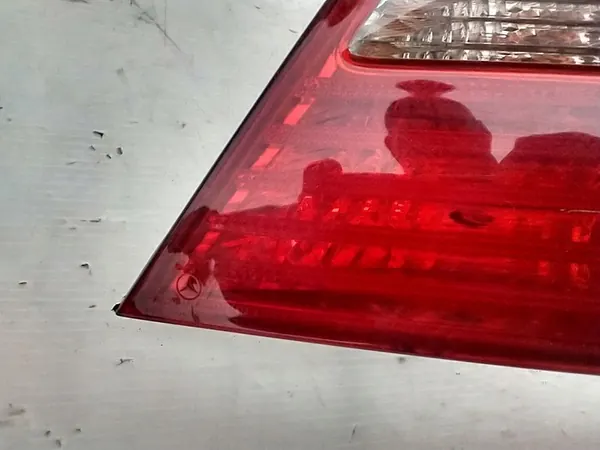 MERCEDES E-KLASSE W211 SEDAN RECHTS ACHTER LAMP A2118202464 image 2