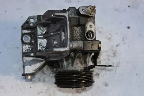 Compresseur de climatisation Subaru Legacy V 2009-2012 OEM image 1