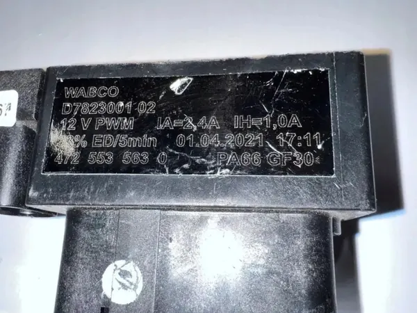 Válvula distribuidora Wabco OEM D782300102 - Usada image 3