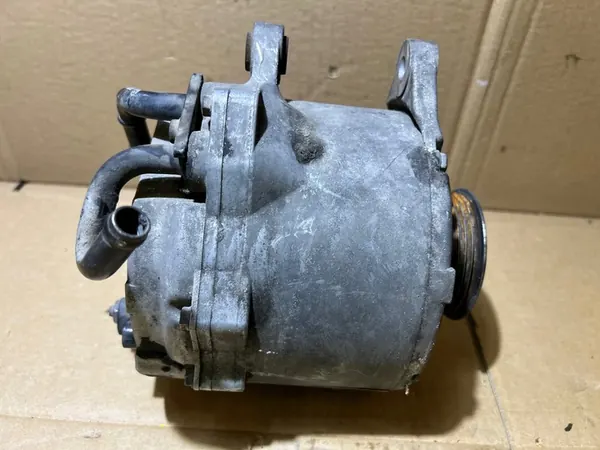 AUDI A6 C6 4.2 FSI Vaihtovirtalähde VALEO 190A image 6