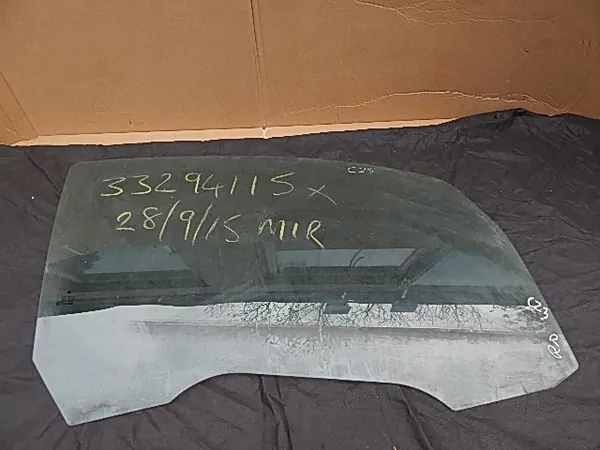 Vitre latérale droite avant OEM 00 pour Mitsubishi Colt image 3
