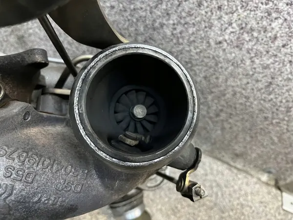 Conjunto de turbocompresores W204 2.2 CDI Biturbo 651 OEM image 6