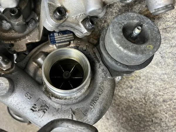 Conjunto de turbocompresores W204 2.2 CDI Biturbo 651 OEM image 7