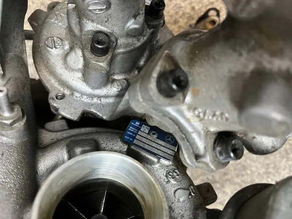 Conjunto de turbocompresores W204 2.2 CDI Biturbo 651 OEM image 9