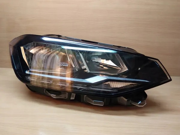 Farol direito VW Sportsvan image 2