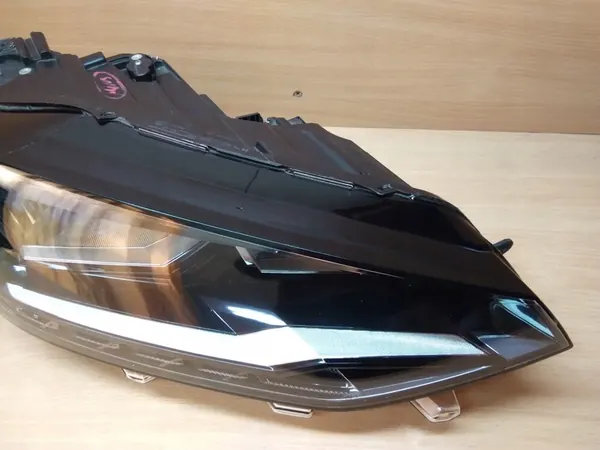 Farol direito VW Sportsvan image 3